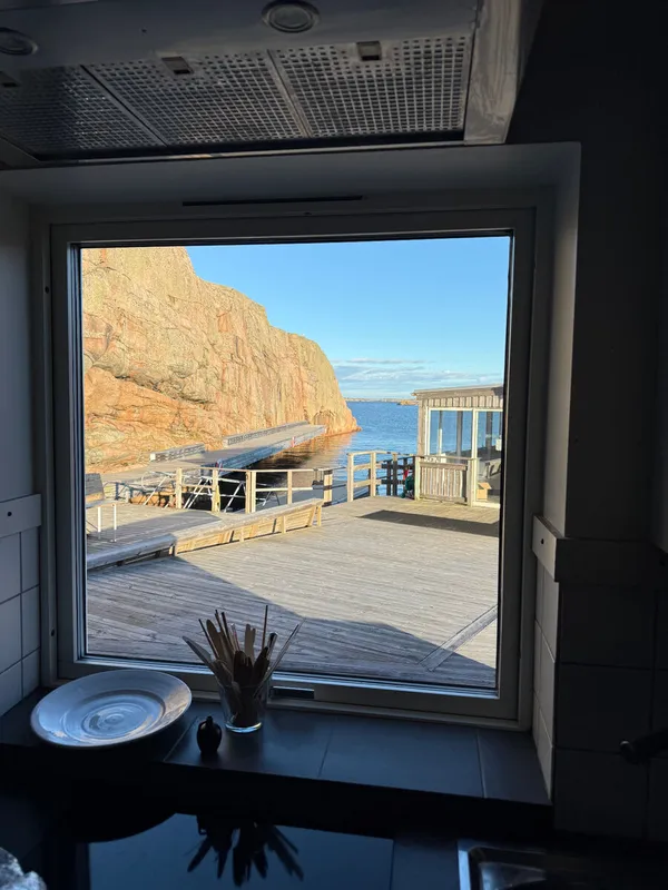 Open Water Lodge Smögen – Boende, Bastu & Båtplatser vid Havet